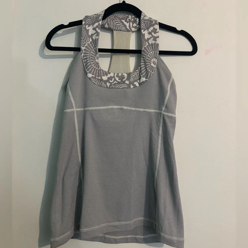 lululemon Womens Sz‎ 8 Gray White Striped Floral Tank Racerback Yoga Gym Jogging